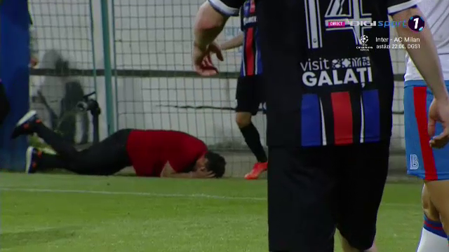 Nici la Neymar nu vezi așa ceva! Adi Mihalcea, eliminat după ce a simulat o lovitură în Buzău - Oțelul: „Ce teatru joacă, parcă a fost electrocutat”_16