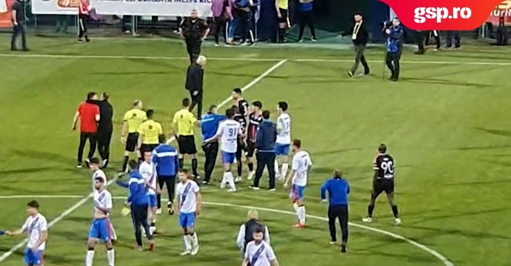 Momente tensionate la finalul meciului Buzău - Oțelul! Dorinel Munteanu și Adrian Mihalcea, la un pas de încăierare_4