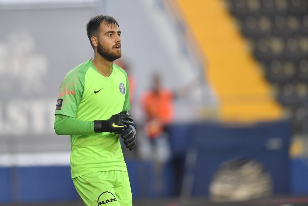 Transferă-l pe Valentin Cojocaru, scapă repede de el și apoi iei titlul de campioană!_14