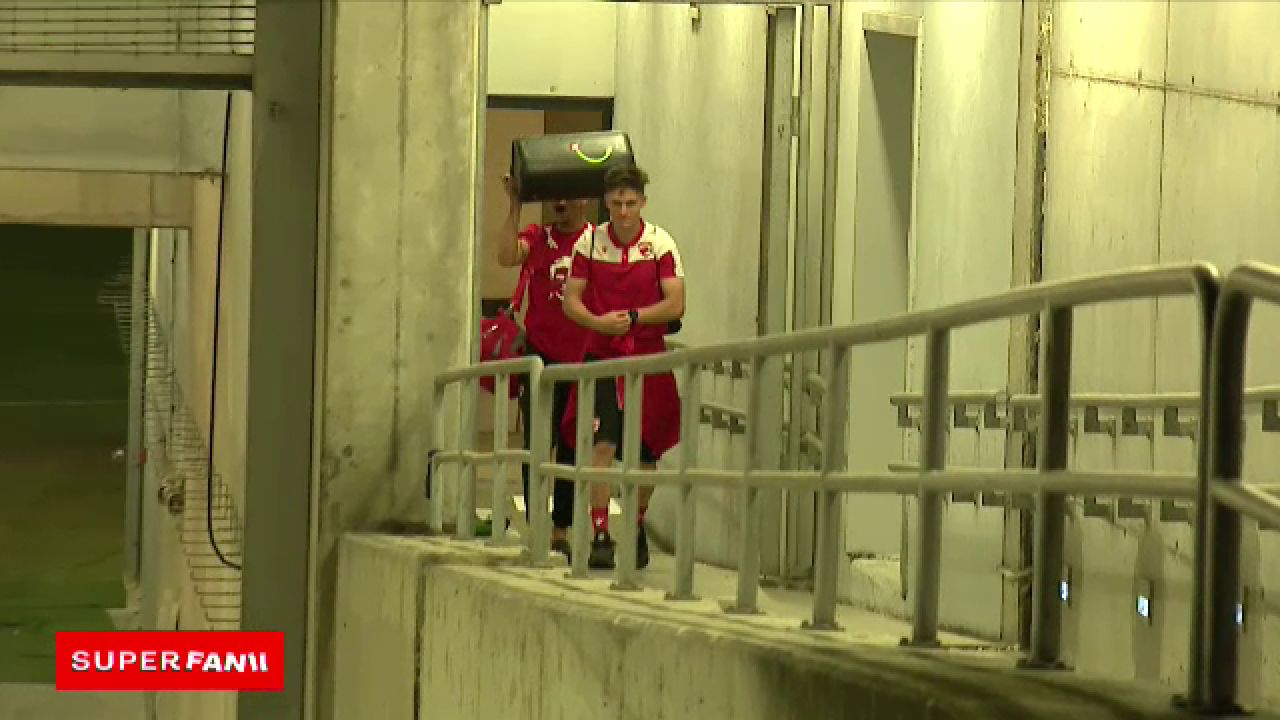 Suporterii lui Dinamo au completat perfect atmosfera de derby! Cele mai tari reacții de la stadion: