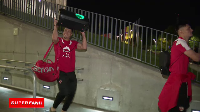 Suporterii lui Dinamo au completat perfect atmosfera de derby! Cele mai tari reacții de la stadion: 