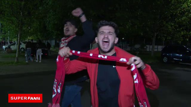 Suporterii lui Dinamo au completat perfect atmosfera de derby! Cele mai tari reacții de la stadion: