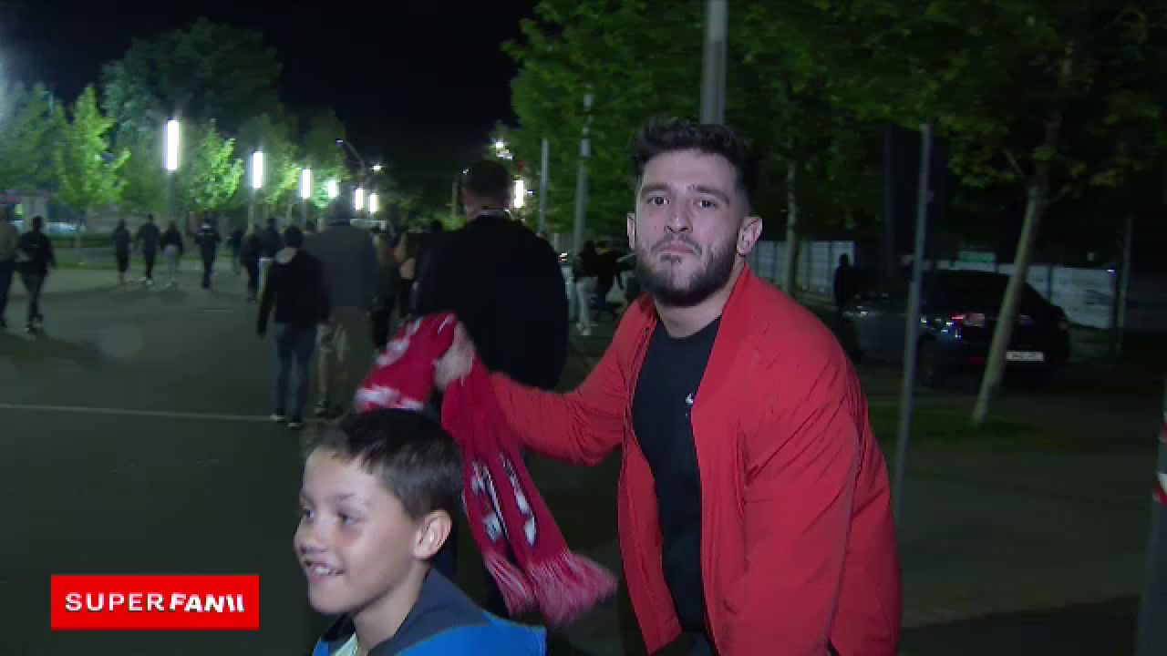 Suporterii lui Dinamo au completat perfect atmosfera de derby! Cele mai tari reacții de la stadion: