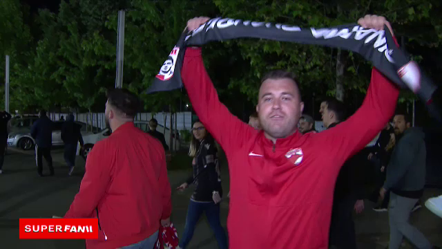 Suporterii lui Dinamo au completat perfect atmosfera de derby! Cele mai tari reacții de la stadion: 