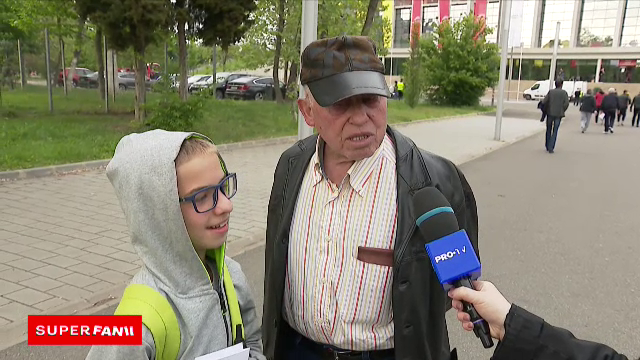 Suporterii lui Dinamo au completat perfect atmosfera de derby! Cele mai tari reacții de la stadion: 