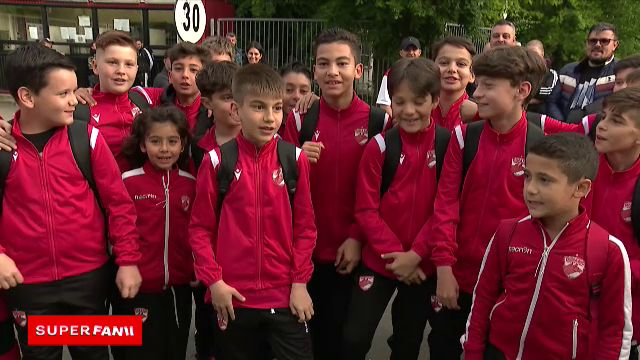 Suporterii lui Dinamo au completat perfect atmosfera de derby! Cele mai tari reacții de la stadion: