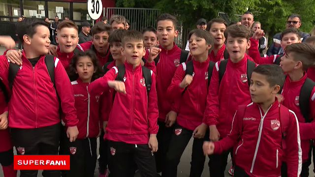 Suporterii lui Dinamo au completat perfect atmosfera de derby! Cele mai tari reacții de la stadion: