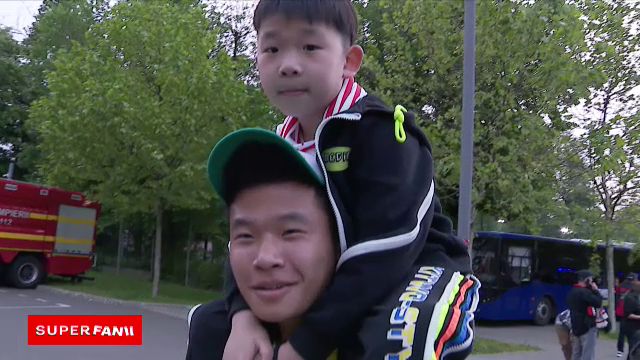 Suporterii lui Dinamo au completat perfect atmosfera de derby! Cele mai tari reacții de la stadion: