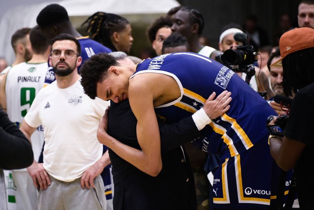 El este Victor Wembanyama, numărul 1 din draftul NBA pe 2023: are 2,21 metri și 55 la picior la 19 ani! LeBron James: ”E extraterestru”_13