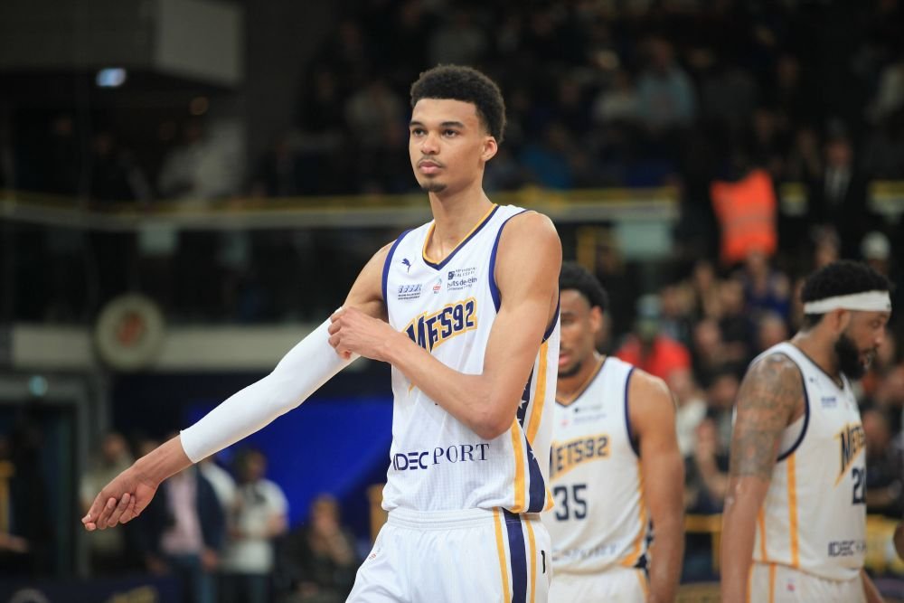 El este Victor Wembanyama, numărul 1 din draftul NBA pe 2023: are 2,21 metri și 55 la picior la 19 ani! LeBron James: ”E extraterestru”_17