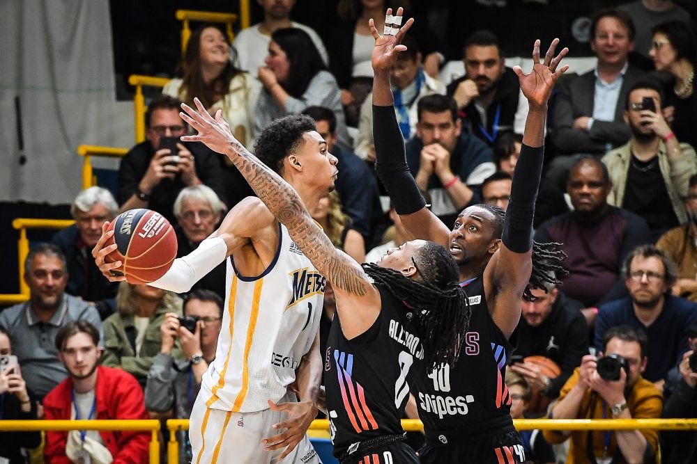 El este Victor Wembanyama, numărul 1 din draftul NBA pe 2023: are 2,21 metri și 55 la picior la 19 ani! LeBron James: ”E extraterestru”_19