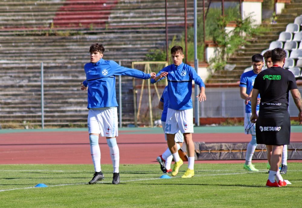 Florinel Coman are o sosie chiar la FCSB! Cine e fotbalistul care &icirc;i seamănă perfect vedetei lui Gigi Becali