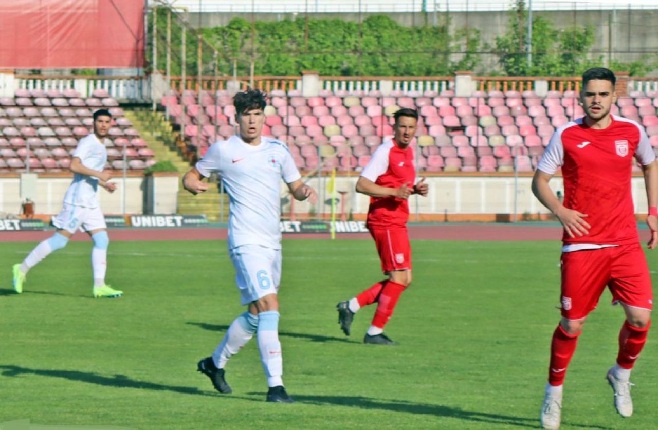 Florinel Coman are o sosie chiar la FCSB! Cine e fotbalistul care îi seamănă perfect vedetei lui Gigi Becali_3
