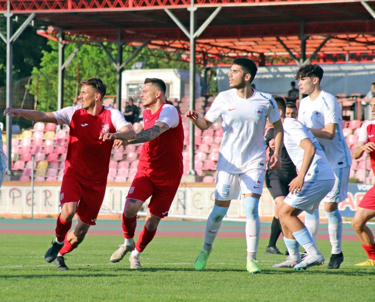 Florinel Coman are o sosie chiar la FCSB! Cine e fotbalistul care îi seamănă perfect vedetei lui Gigi Becali_6