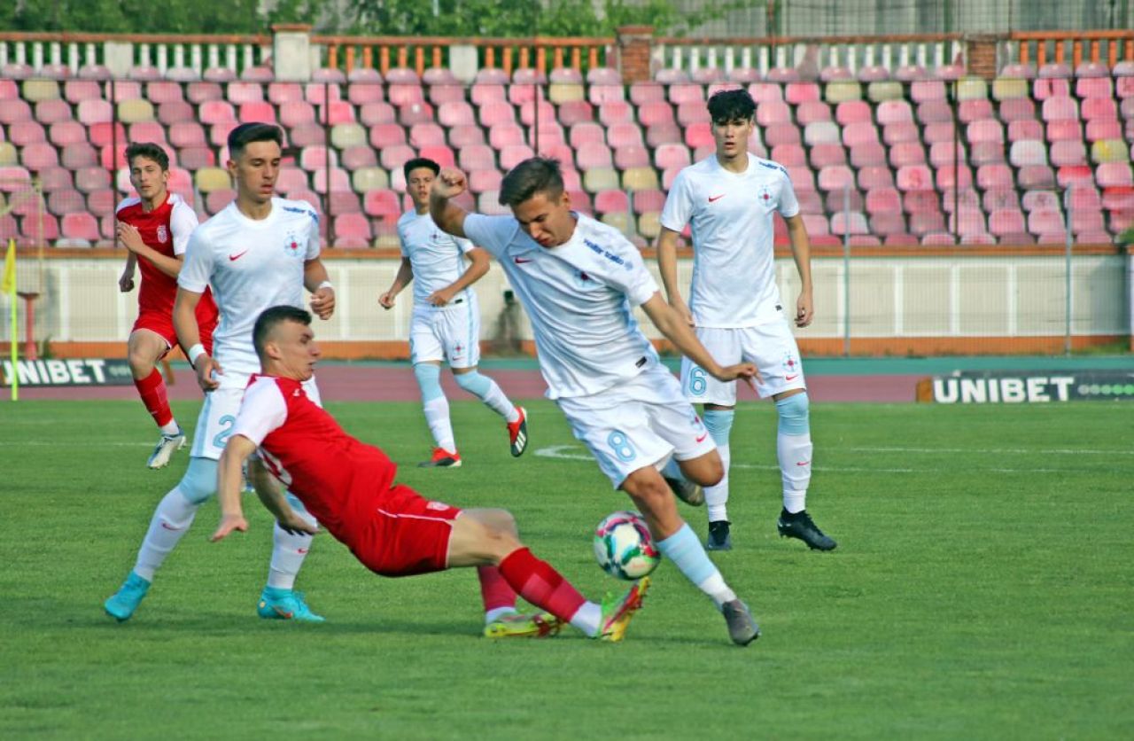 Florinel Coman are o sosie chiar la FCSB! Cine e fotbalistul care îi seamănă perfect vedetei lui Gigi Becali_17