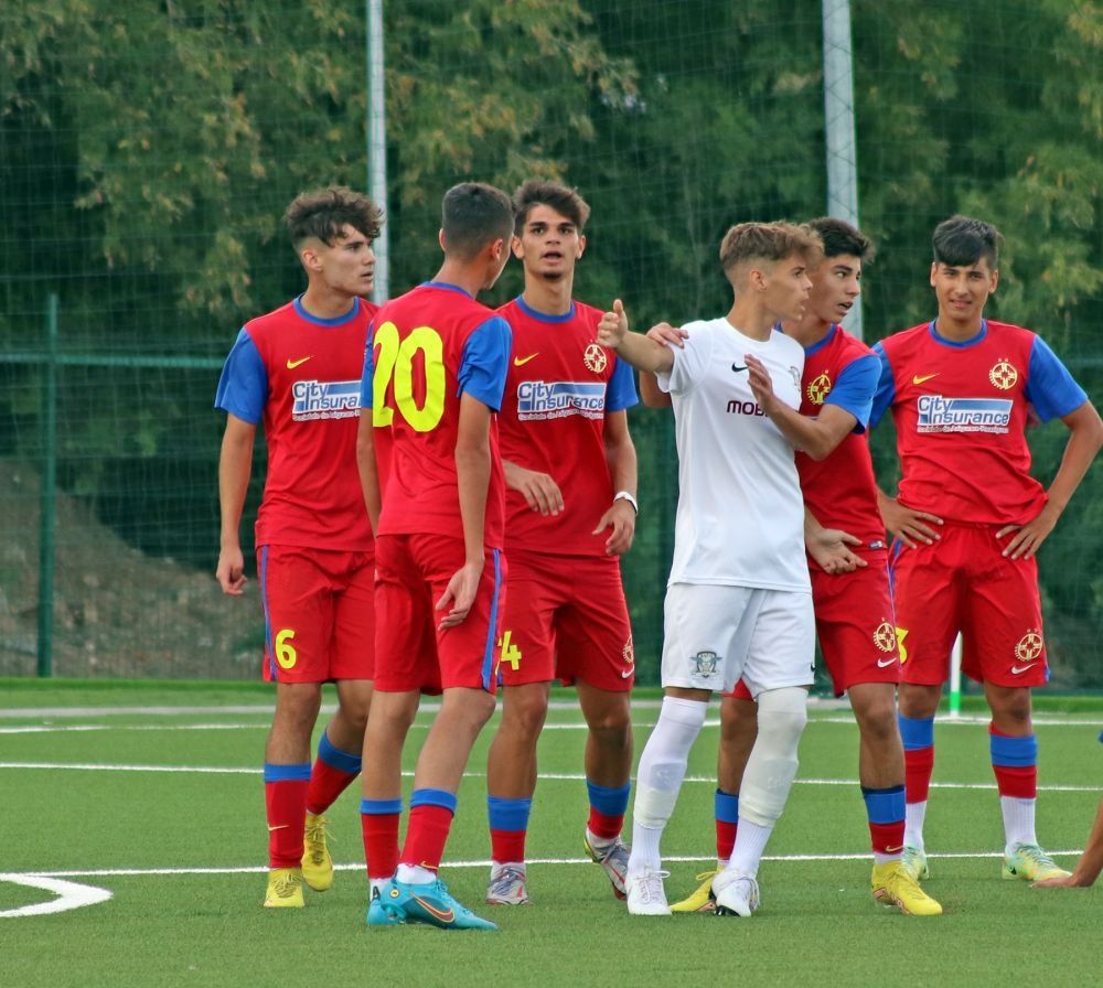 Florinel Coman are o sosie chiar la FCSB! Cine e fotbalistul care îi seamănă perfect vedetei lui Gigi Becali_19