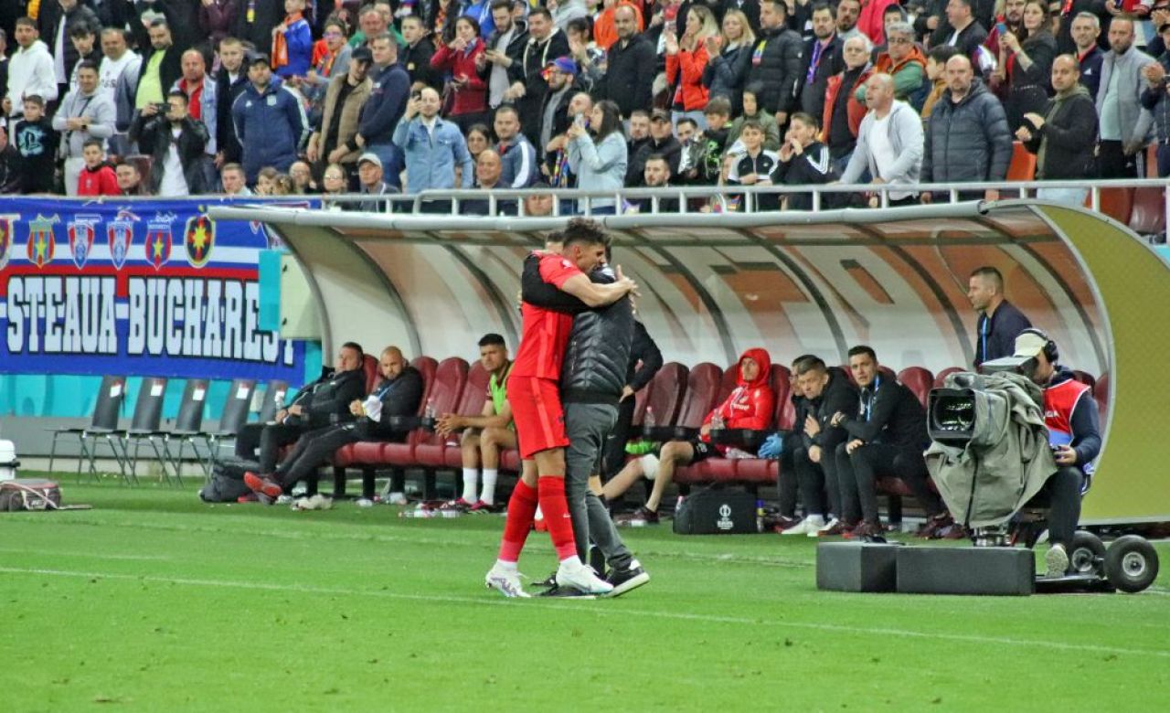 Florinel Coman are o sosie chiar la FCSB! Cine e fotbalistul care îi seamănă perfect vedetei lui Gigi Becali_24
