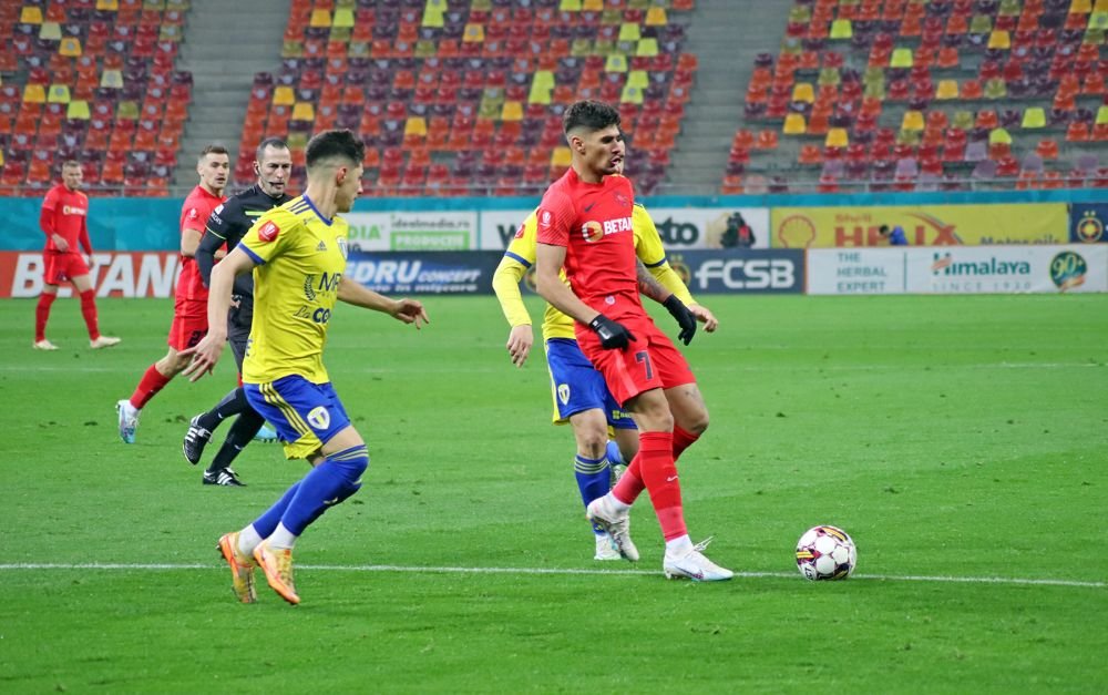 Florinel Coman are o sosie chiar la FCSB! Cine e fotbalistul care îi seamănă perfect vedetei lui Gigi Becali_29