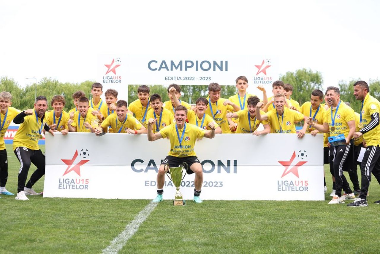 Ce echipe joacă finalele competițiilor de juniori din acest an. Steaua, în ambele finale la categoria U17_1