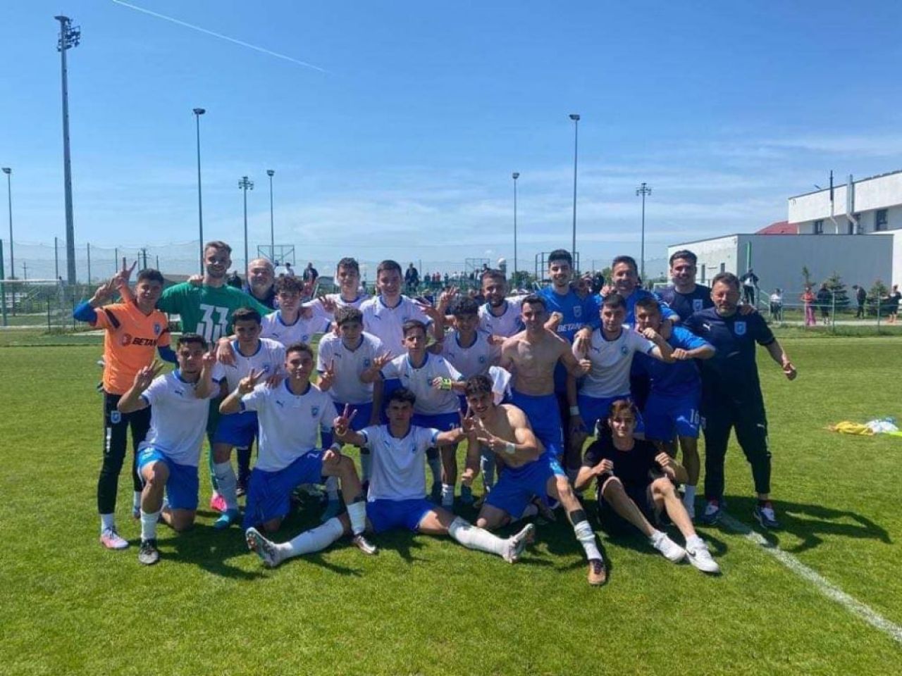 Ce echipe joacă finalele competițiilor de juniori din acest an. Steaua, în ambele finale la categoria U17_2