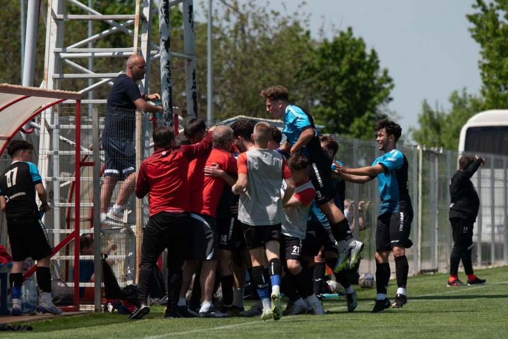 Ce echipe joacă finalele competițiilor de juniori din acest an. Steaua, în ambele finale la categoria U17_5
