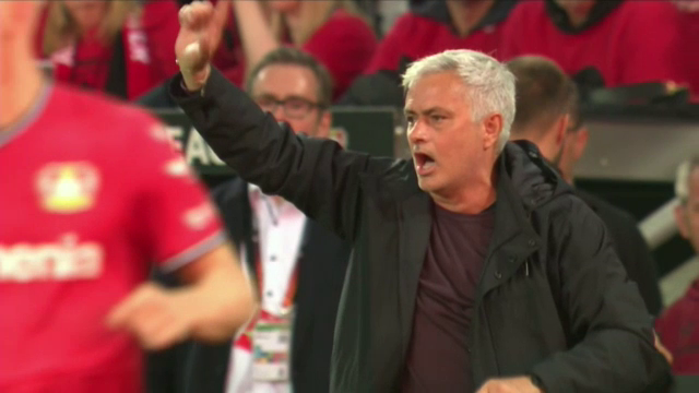 Nebunie la Leverkusen! Jose Mourinho i-a cerut arbitrului să oprească partida. Arde „BayArena”_3