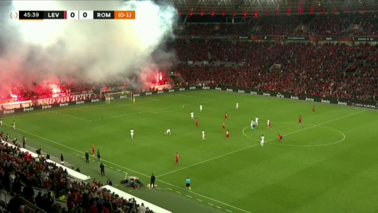 Nebunie la Leverkusen! Jose Mourinho i-a cerut arbitrului să oprească partida. Arde „BayArena”_9