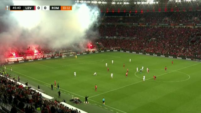 Nebunie la Leverkusen! Jose Mourinho i-a cerut arbitrului să oprească partida. Arde „BayArena”_13