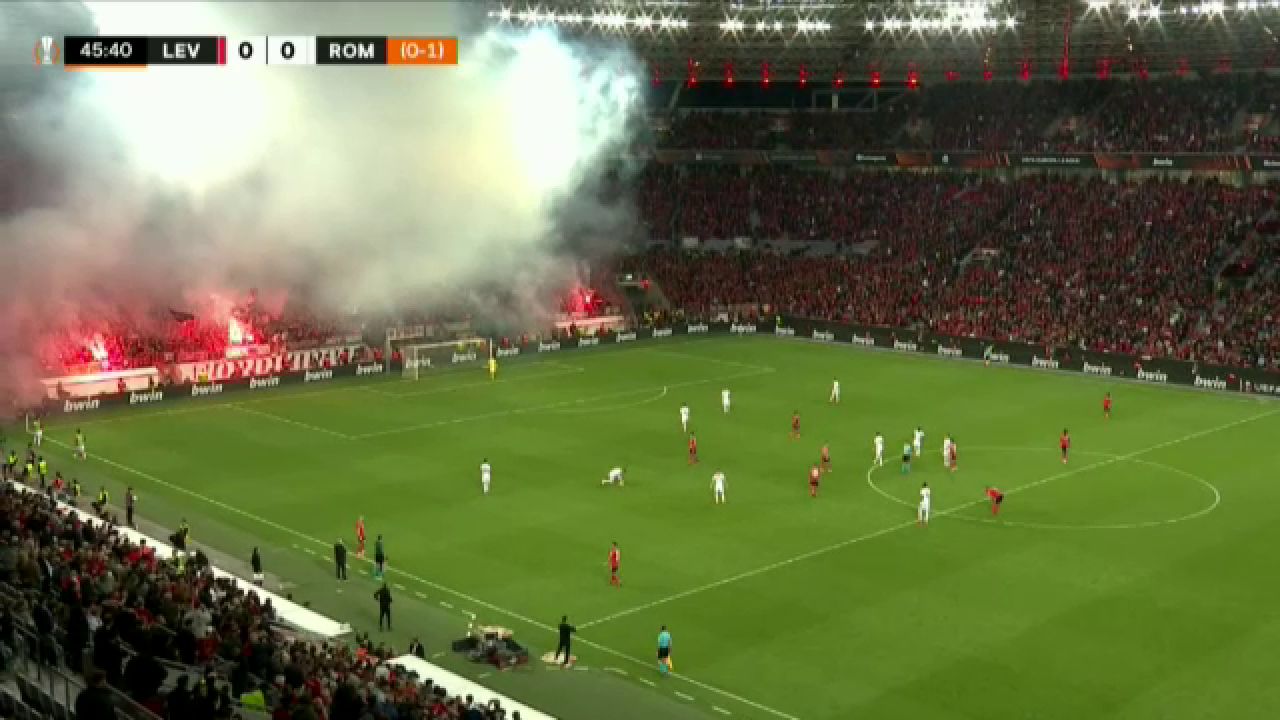 Nebunie la Leverkusen! Jose Mourinho i-a cerut arbitrului să oprească partida. Arde „BayArena”_14