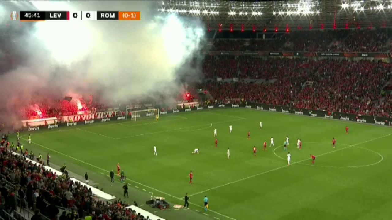 Nebunie la Leverkusen! Jose Mourinho i-a cerut arbitrului să oprească partida. Arde „BayArena”_17