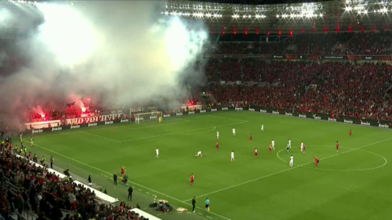 Nebunie la Leverkusen! Jose Mourinho i-a cerut arbitrului să oprească partida. Arde „BayArena”_19
