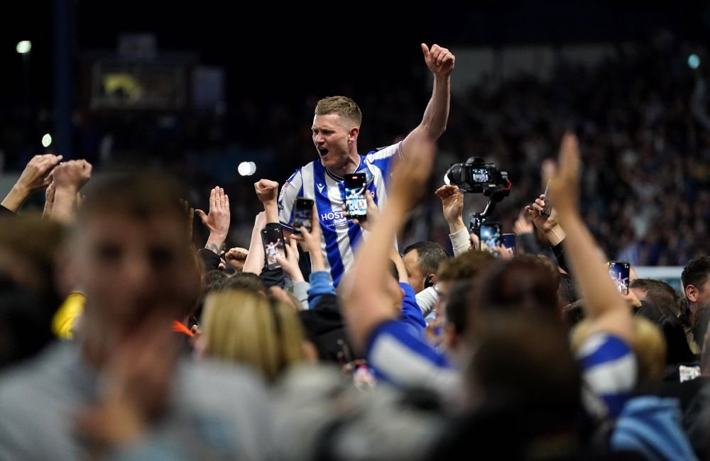 Cea mai tare revenire din istorie: echipa la care a jucat Dan Petrescu a întors miraculos un 0-4 și merge pe Wembley_2