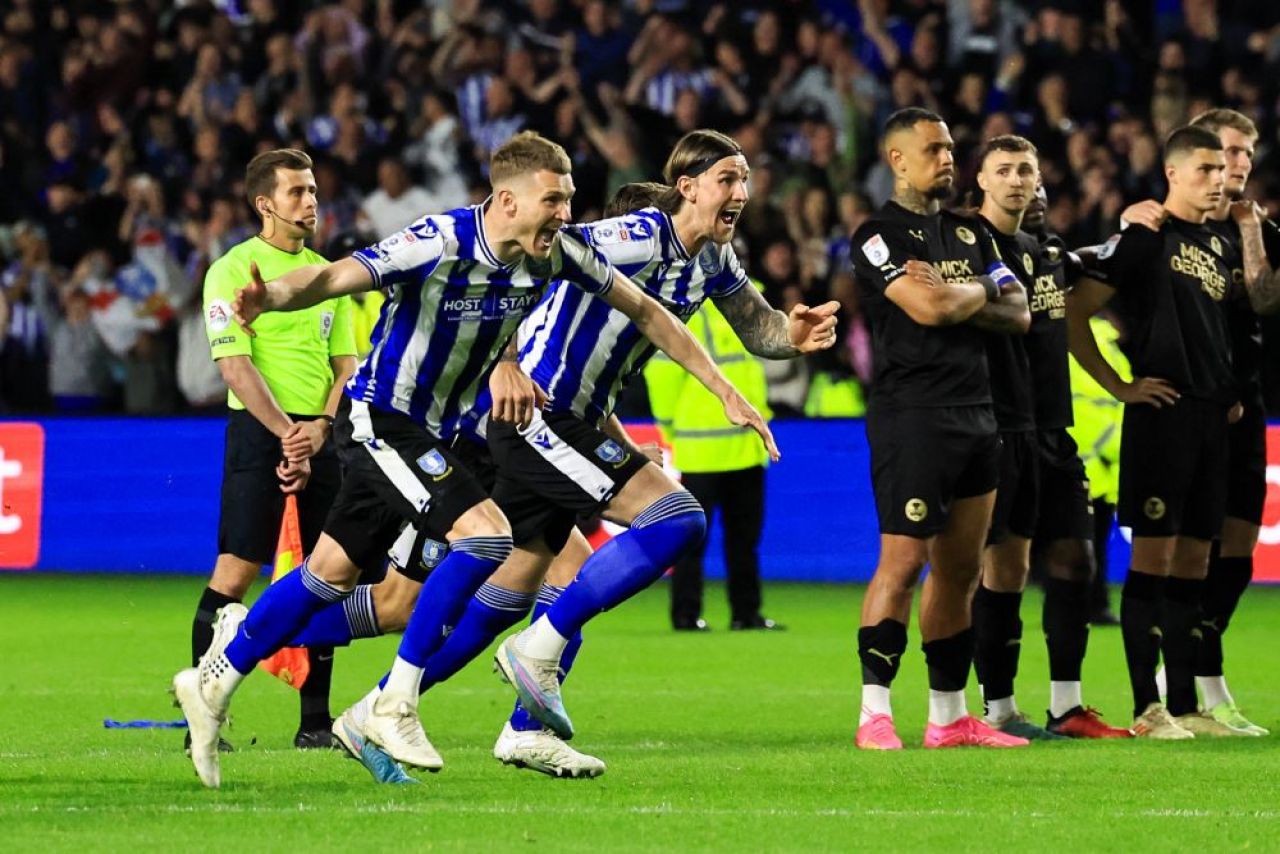 Cea mai tare revenire din istorie: echipa la care a jucat Dan Petrescu a întors miraculos un 0-4 și merge pe Wembley_13