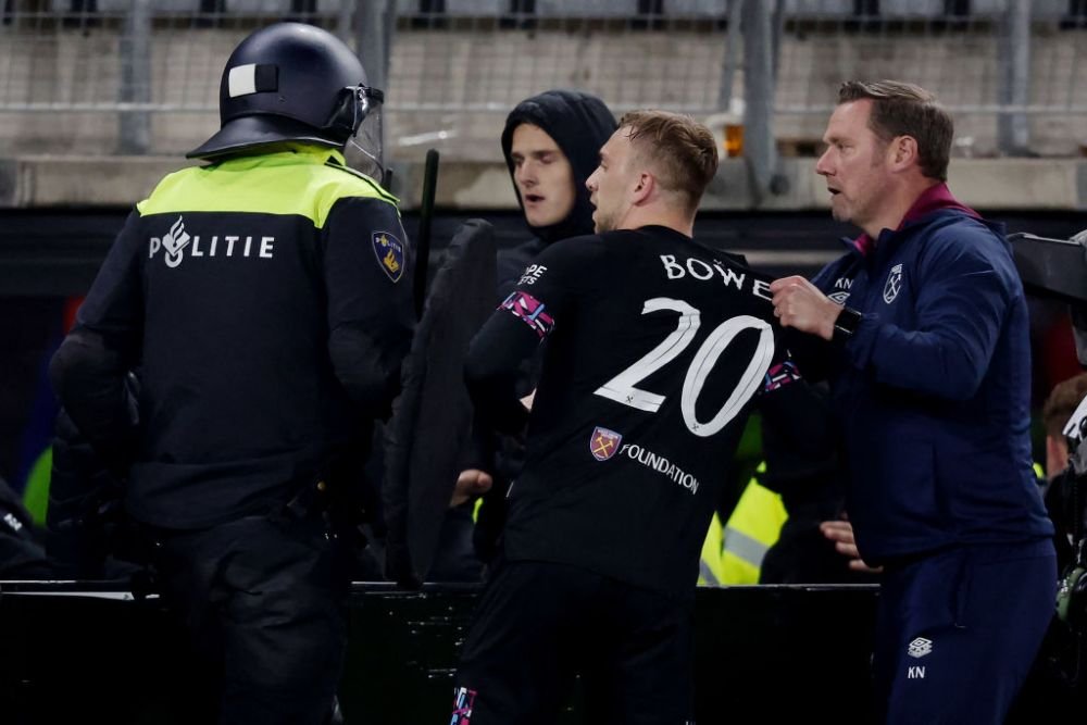 Incidente violente la Alkmaar! Fanii gazdelor au sărit să-i bată pe apropiații celor de la West Ham: 