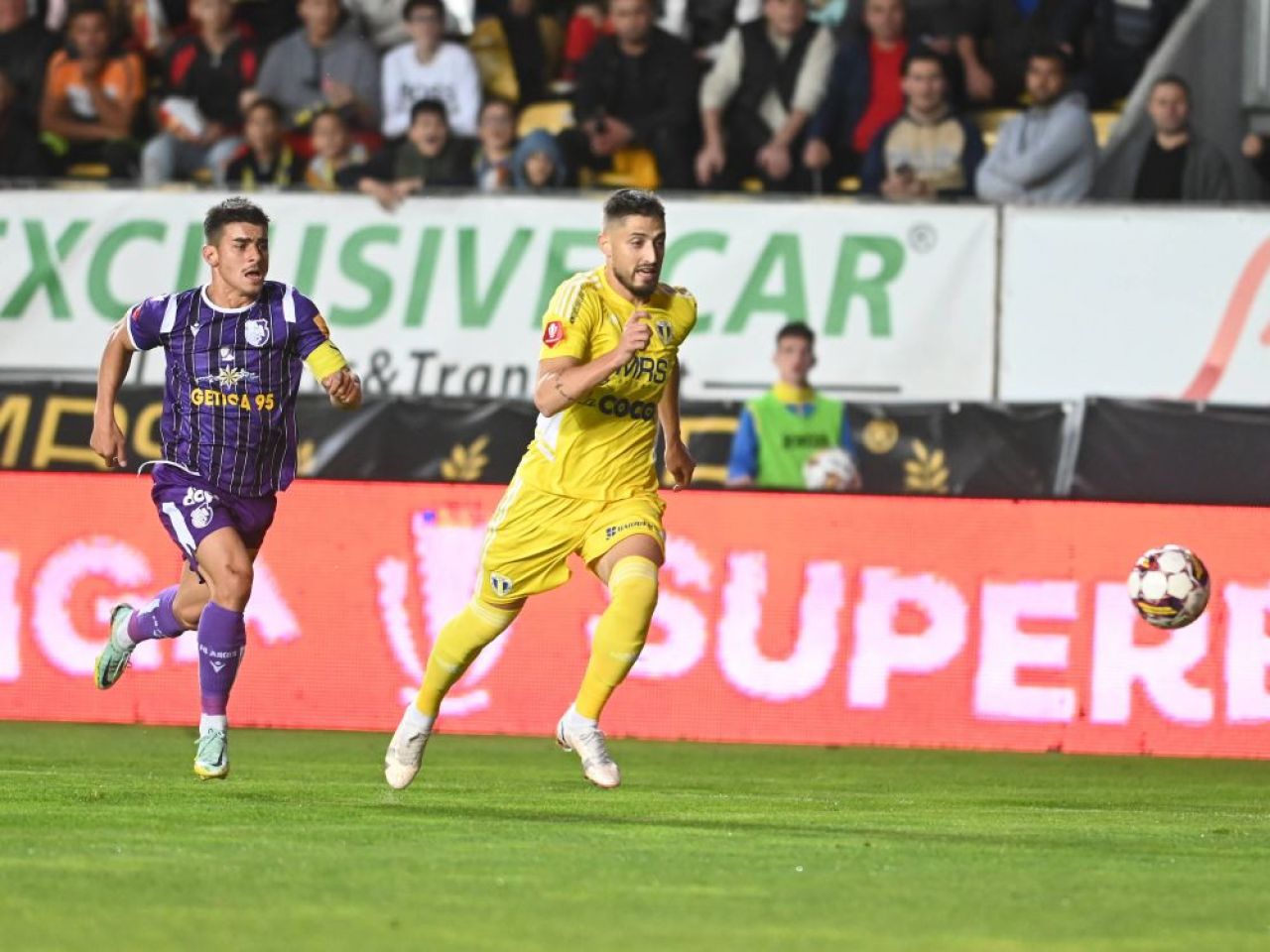 FC Argeș - Petrolul Ploiești 3-0 | Piteștenii, cu doi oameni în plus, evită retrogradarea directă! Urmează barajul cu Dinamo sau Oțelul _2