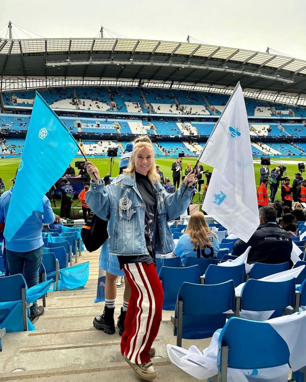 O vedetă din Rom&acirc;nia, suporter de lux la Manchester City - Real Madrid! A fost surprinsă la TV, la finalul partidei