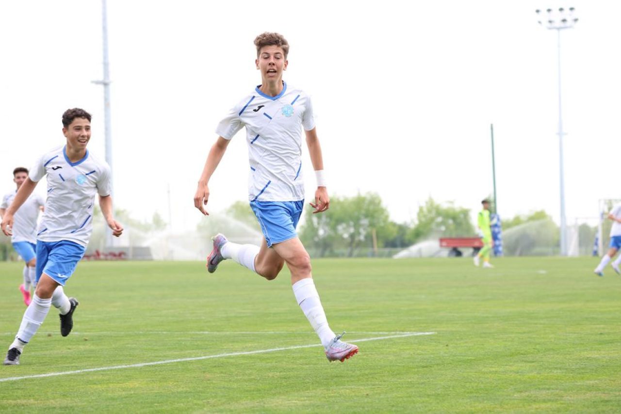 Echipa de fotbal din Craiova devenită campioana României! Nu este nici CS Universitatea, nici FC U_8