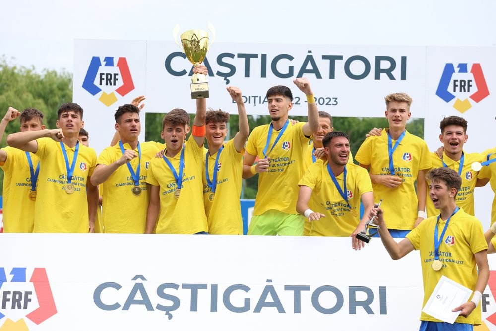 Echipa de fotbal din Craiova devenită campioana României! Nu este nici CS Universitatea, nici FC U_13