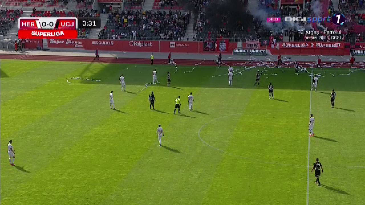 Nebunie la Sibiu! Arbitrul a oprit meciul după 30 de secunde. Ce au făcut fanii_1