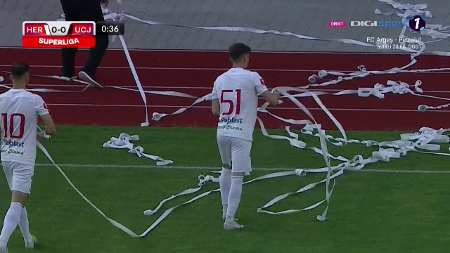 Nebunie la Sibiu! Arbitrul a oprit meciul după 30 de secunde. Ce au făcut fanii_6