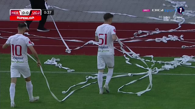 Nebunie la Sibiu! Arbitrul a oprit meciul după 30 de secunde. Ce au făcut fanii_7