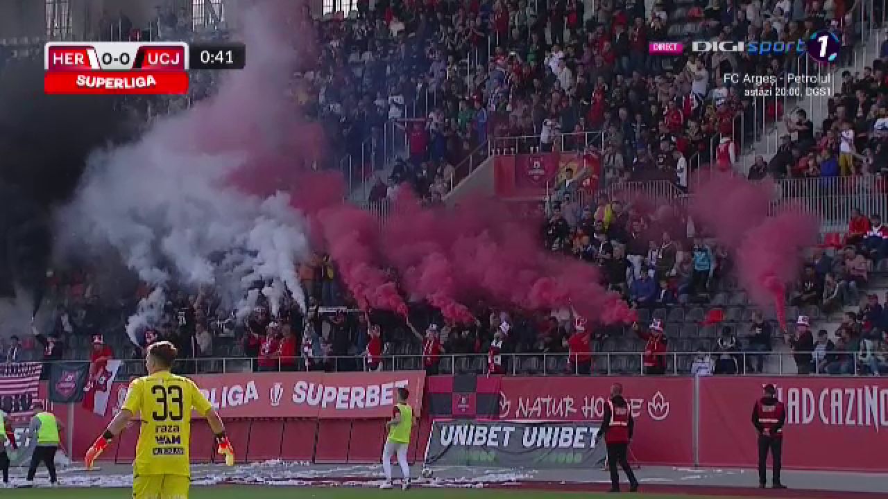 Nebunie la Sibiu! Arbitrul a oprit meciul după 30 de secunde. Ce au făcut fanii_9