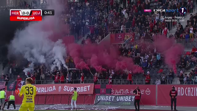 Nebunie la Sibiu! Arbitrul a oprit meciul după 30 de secunde. Ce au făcut fanii_11