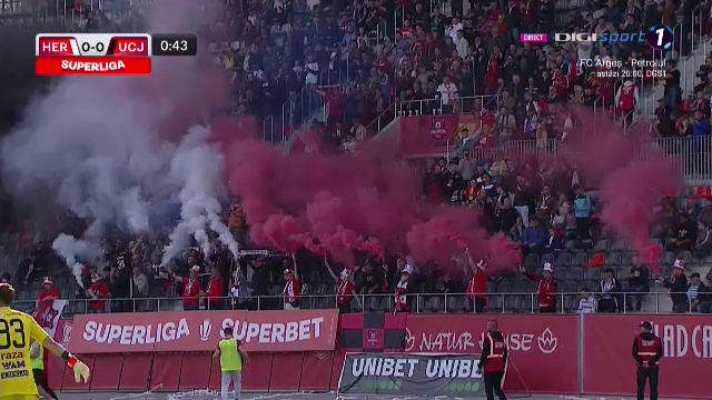 Nebunie la Sibiu! Arbitrul a oprit meciul după 30 de secunde. Ce au făcut fanii_15