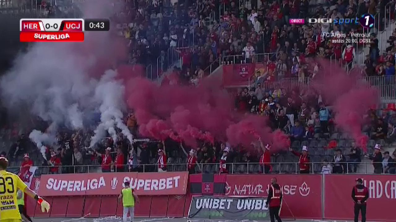 Nebunie la Sibiu! Arbitrul a oprit meciul după 30 de secunde. Ce au făcut fanii_15