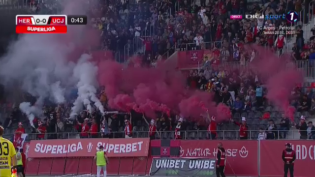Nebunie la Sibiu! Arbitrul a oprit meciul după 30 de secunde. Ce au făcut fanii_16
