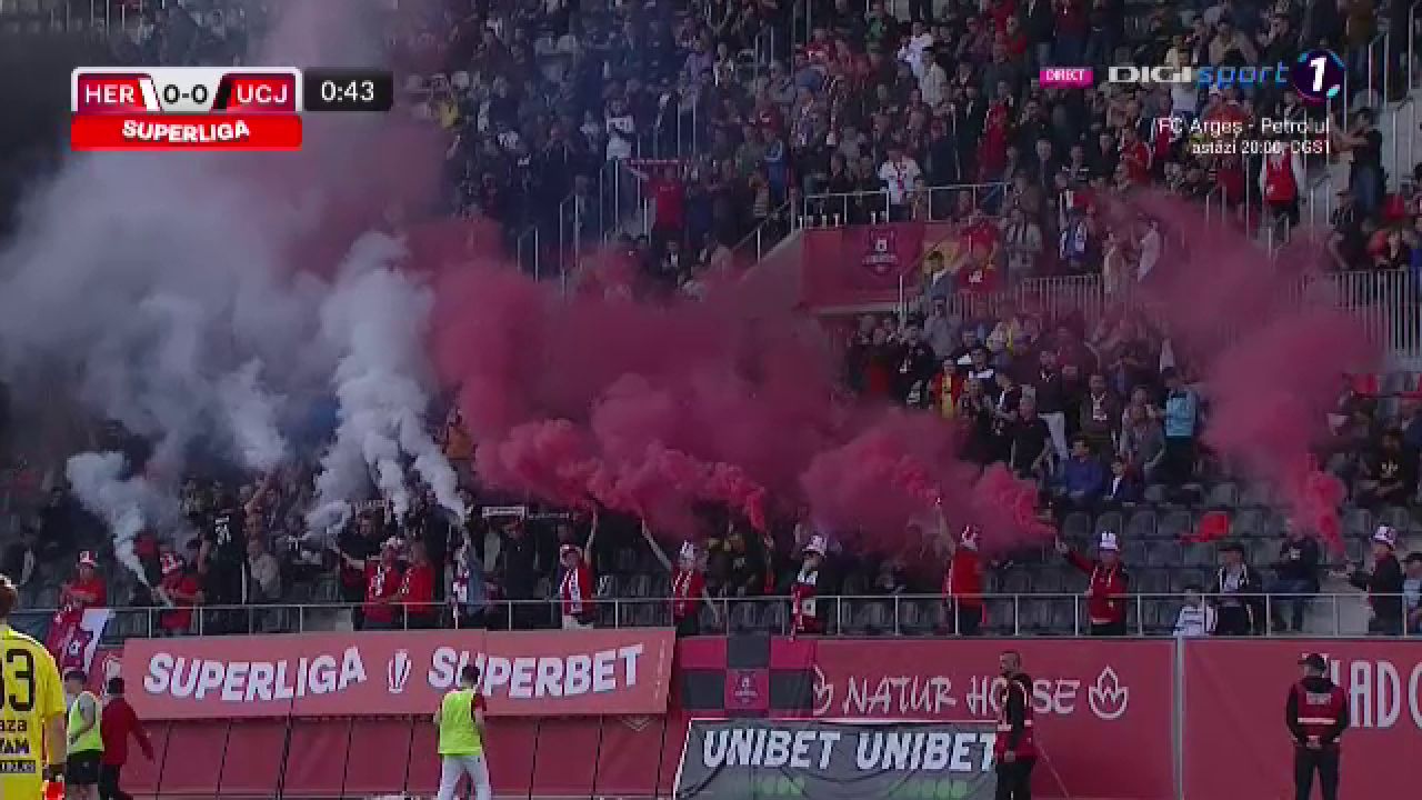Nebunie la Sibiu! Arbitrul a oprit meciul după 30 de secunde. Ce au făcut fanii_17