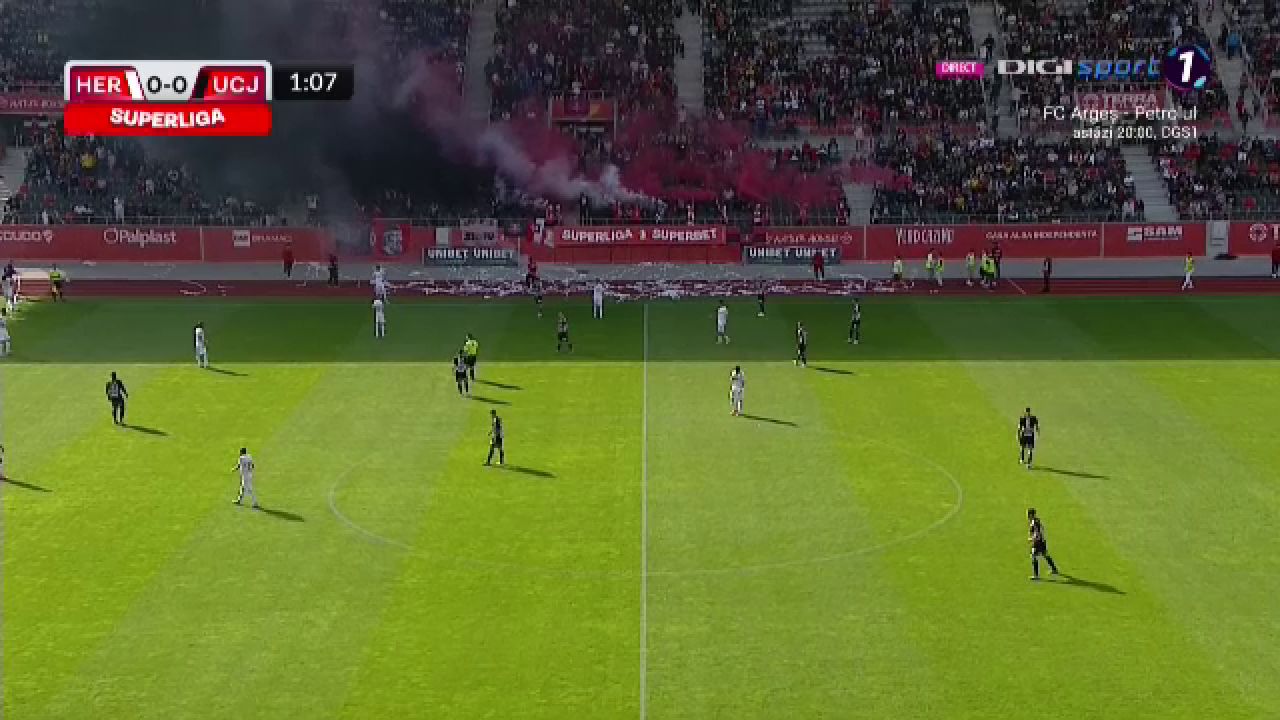 Nebunie la Sibiu! Arbitrul a oprit meciul după 30 de secunde. Ce au făcut fanii_30