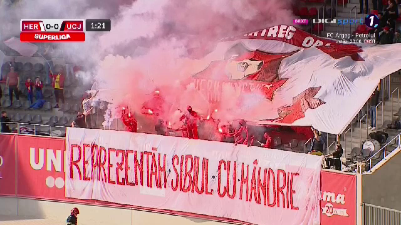 Nebunie la Sibiu! Arbitrul a oprit meciul după 30 de secunde. Ce au făcut fanii_38
