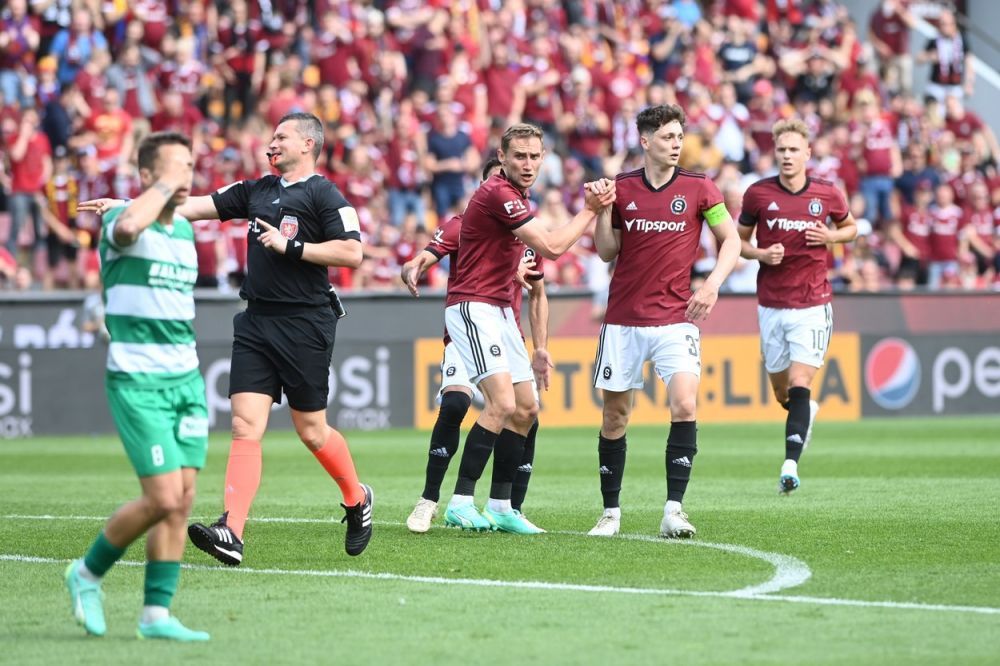 „Dă-le penalty, domnu' arbitru!” Etapa și lovitura de la 11 metri pentru Sparta Praga, care bate iar după ce e condusă_4